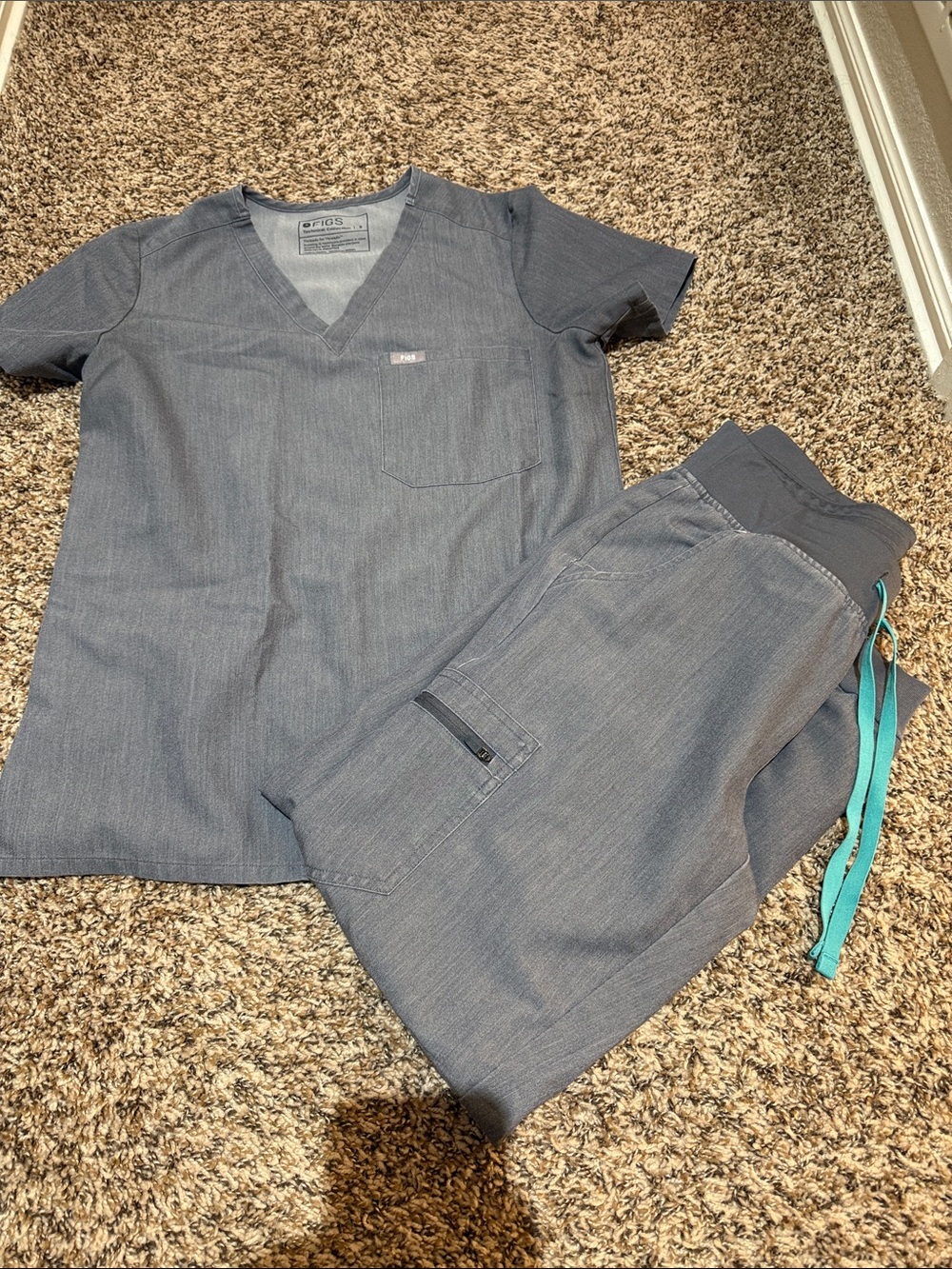 Set: Women’s Catarina one pocket scrub top and Zamora Pants - Jogger. Graphite